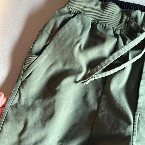 Lululemon - Picture 5 of 6